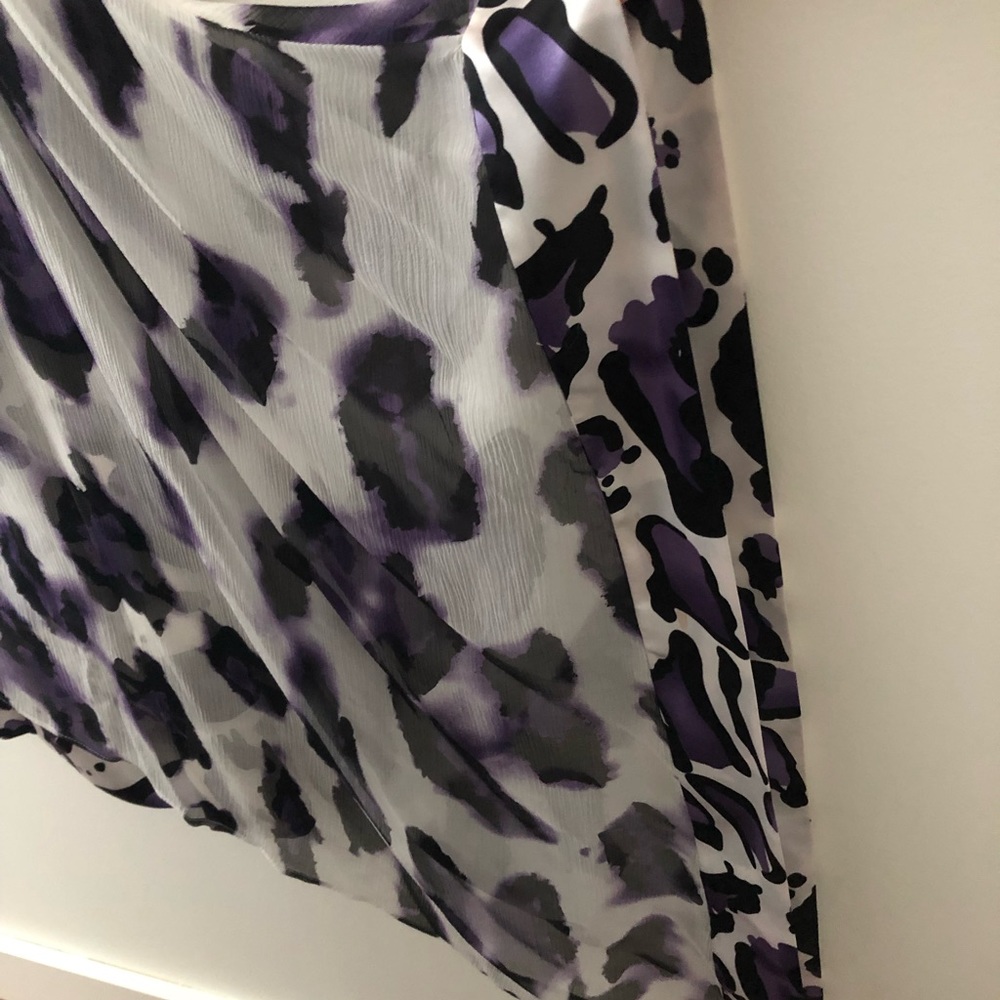 HOST PICK ⭐️ Beautiful Le Chateau purple animal print silk dress - Picture 6 of 12